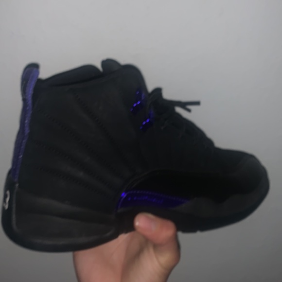 Jordan 13’s MIDNIGHT BLACK AND METALLIC PURPLE SIZE 9.5s MEN - Picture 3 of 4